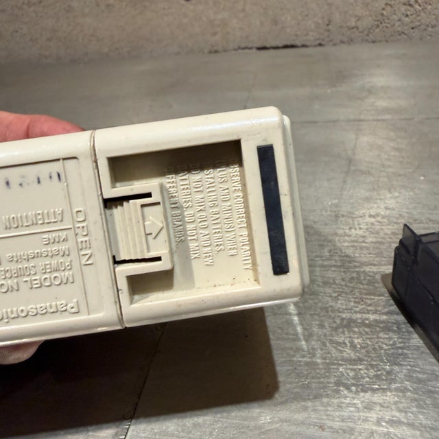 Mid Century Modern Panasonic Kp-2a Battery-Operated Pencil Sharpener For Sale - Image 10 of 14
