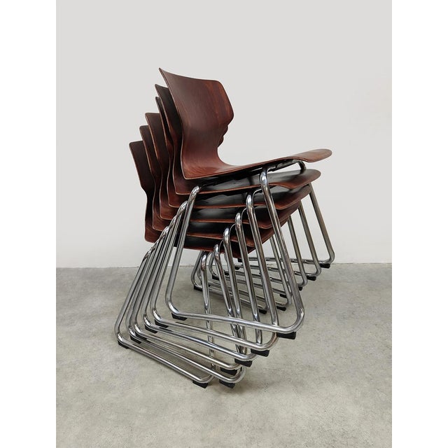 Sleek, stackable, and timeless. These vintage Pagholz chairs by Flötotto from the 1970s are a prime example of functional...