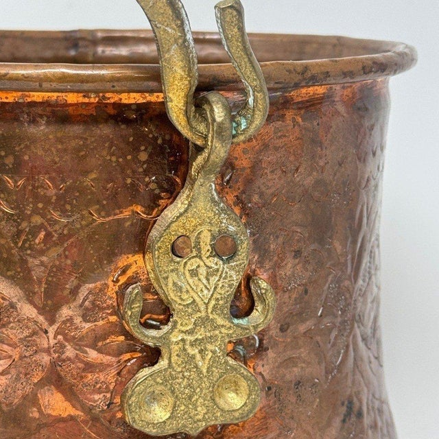English Antique Embossed Copper Cachepot Jardinière With Brass Serpent Handles For Sale - Image 3 of 14