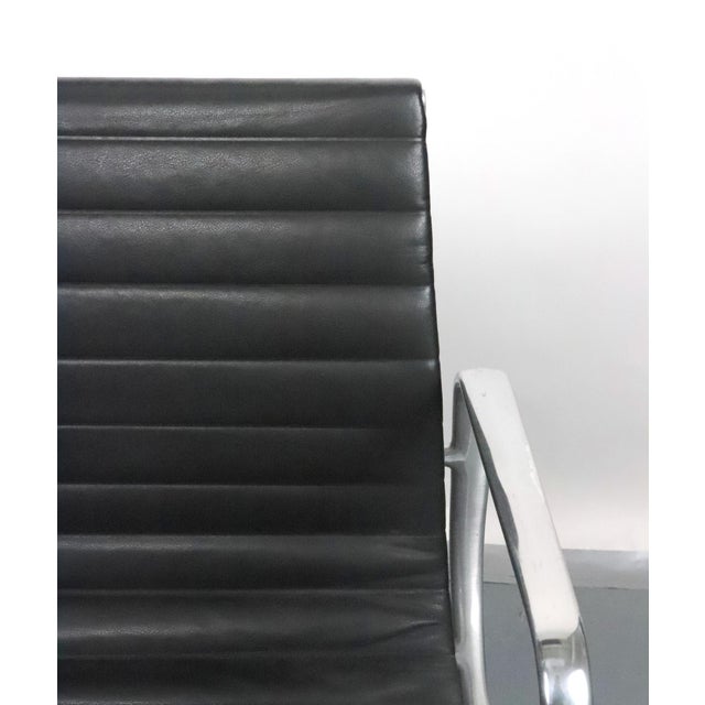 Late 20th Century Late 20th Century Eames Style Black Leather Herman Miller Aluminum Group Chair For Sale - Image 5 of 15
