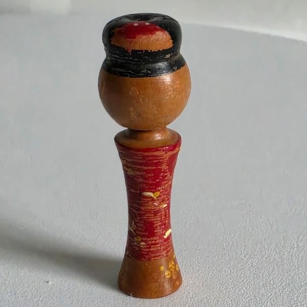 Wood Vintage 1960s Japanese Miniature Kokeshi Dolls - Articulated Wooden Trio For Sale - Image 7 of 18