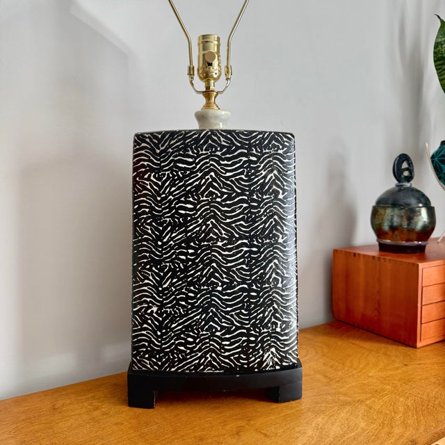 Hollywood Regency 1990s Zebra Print Ceramic Table Lamp For Sale - Image 3 of 10