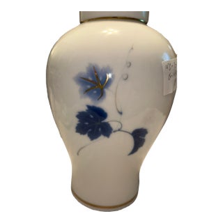 Vintage Porcelain Ginger Jar With Blue Grape Leaf Decoration and Gold Trim. For Sale