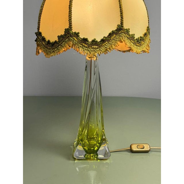 Mid-Century Green Crystal Table Lamp with Ornate Gold-Fringed Lampshade from Val Saint Lambert, Belgium, 1960s For Sale - Image 4 of 12