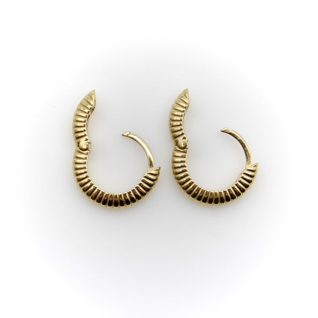 1990s Vintage 14k Gold Ribbed Hoop Earrings, Pair For Sale - Image 5 of 9