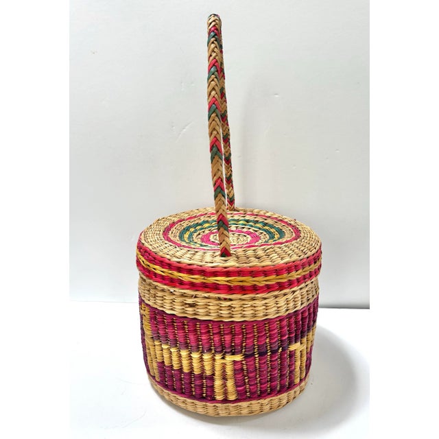 Vintage Peruvian Woven Lidded Basket – Folk Art Boho Storage Basket For Sale - Image 4 of 9