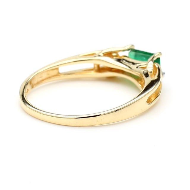 0.65 Carat Emerald 14k Gold Two Row Open Gap Band Ring, Size 7 For Sale - Image 10 of 11