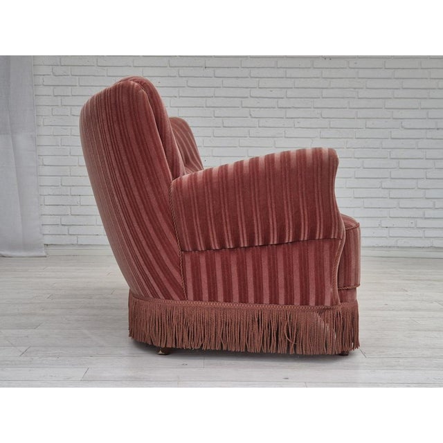 Danish Curved 3-Seater Sofa in Salmon Pink Furniture Velour, 1960s For Sale - Image 4 of 18