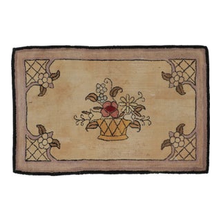 Antique Hooked Rug With Botanical Basket Medallion Design - Rug & Kilim For Sale