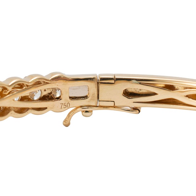 Metal 18k Yellow Gold 2.95ct Scalloped Edge Pave Set Three Row Diamond Bangle Bracelet For Sale - Image 7 of 8