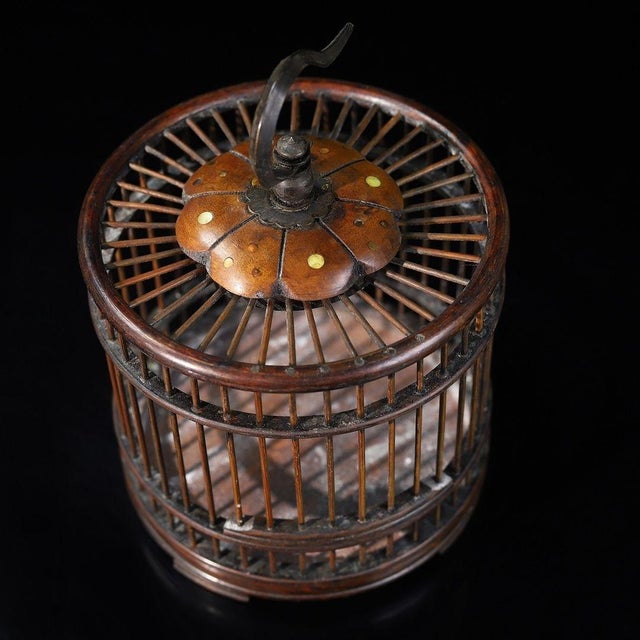 Dimensions: Height 17 cm (6.7") x Diameter 11.8 cm (4.6") Weight: 147 g (5.2 oz) Material: Solid Hardwood (Huali...