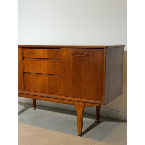 Wood Vintage Sideboard in Teak from Jentique For Sale - Image 7 of 9