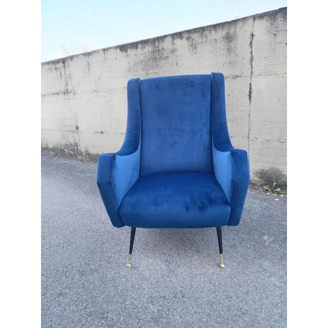 Single 50s armchair, in blue velvet.