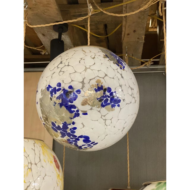 Metal Milky-White Sphere Lamp in Murano Glass with Blue and Gold-Leaf Murrine from Simoeng For Sale - Image 7 of 10