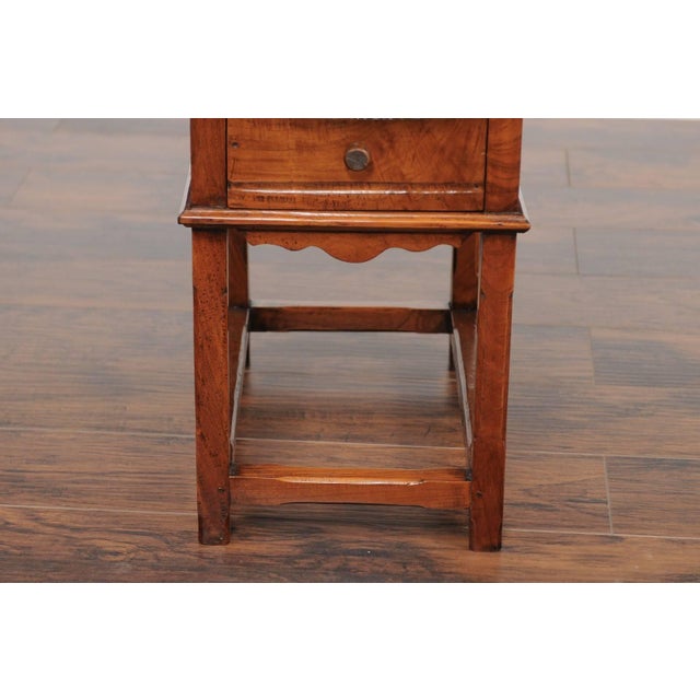 English Late 19th Century English Drop-Leaf Yew Wood Side Table with Single Drawer and Side Stretcher For Sale - Image 3 of 11