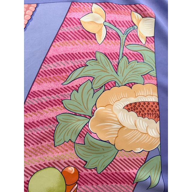 This Hermès scarf celebrates Tibet and the richness of its craftsmanship. Magnificent pearl necklaces and folk embroidery...