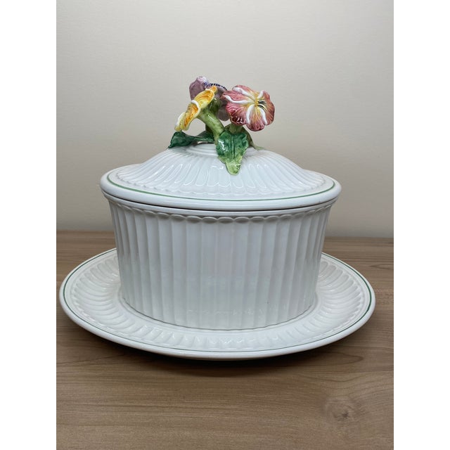 Vintage Italian Trompe L’Oeil Pansy Casserole Dish With Matching Oval Underplate For Sale - Image 4 of 15