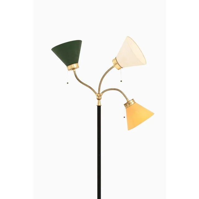 Josef Frank Floor Lamp in Brass, Black Metal and Original Shades attributed to Josef Frank, 1938 For Sale - Image 4 of 9
