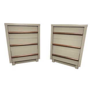 Pair of Restored American of Martinsville Chestnut Gray Lacquer Nightstands With Walnut Pulls, 1970s For Sale