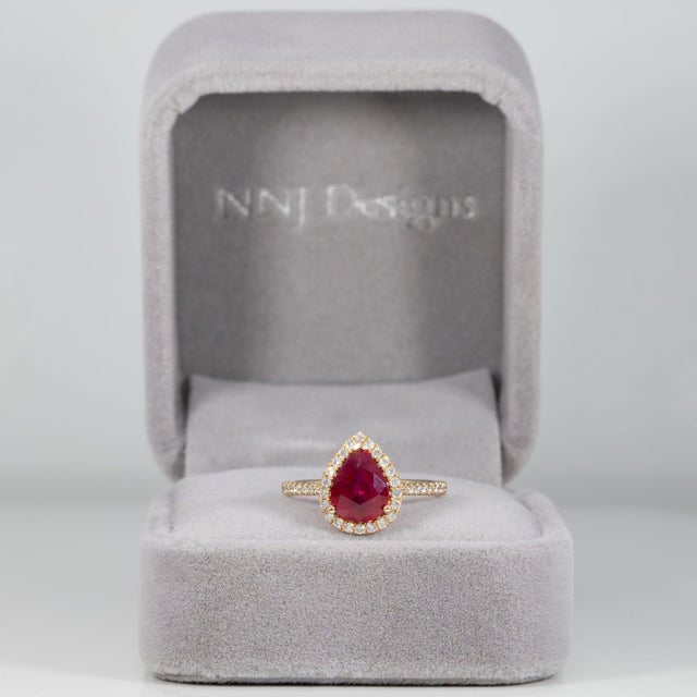 1.9Ct Gia Certified Mozambique Ruby Ring With Natural Diamonds Accents: 14k Gold, Size 6.75 For Sale - Image 4 of 10