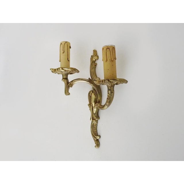 One Double-Light Bronze Wall Sconce with Acanthus Leaf Motif, 1950s For Sale - Image 4 of 10