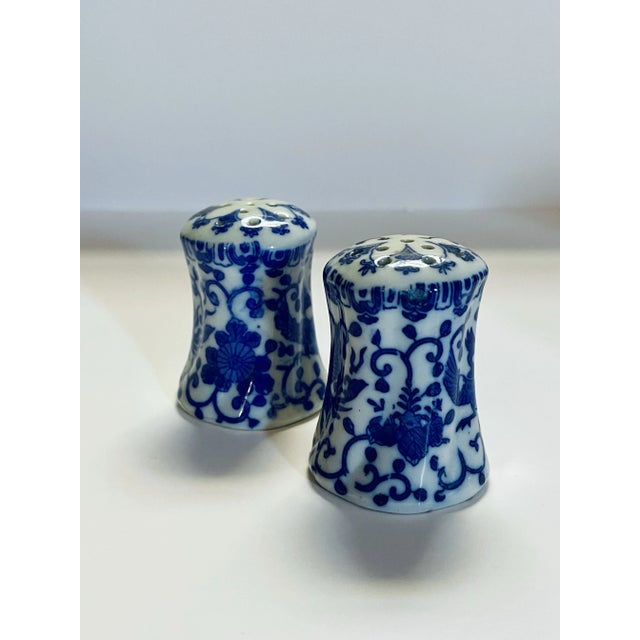 Mid 20th Century Phoenix Pattern Salt & Pepper Shakers- A Pair For Sale In Jacksonville, FL - Image 6 of 8
