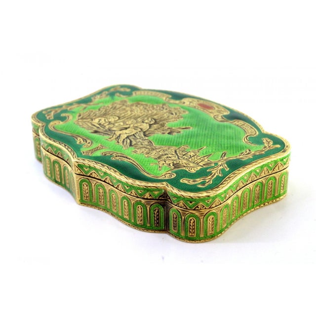 Snuff Box in Gold with Country Activities Engraved Enamel Panel, Floral Motifs and Garlands For Sale - Image 10 of 13