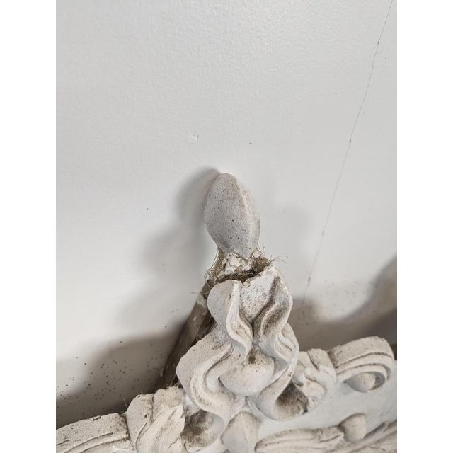 White Large Rocaille Pediment in Stucco and White Patinated Carved Wood with Oculus For Sale - Image 8 of 10