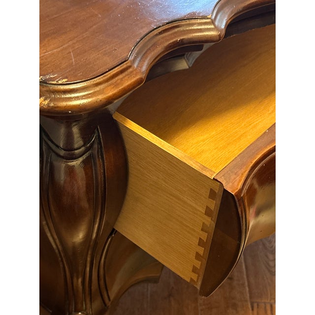 Mid 20th Century John Widdicomb Louis XV Style Bombe Commode – French Provincial Curved Chest of Drawers With Cabriole Legs & Brass Hardware For Sale - Image 14 of 16