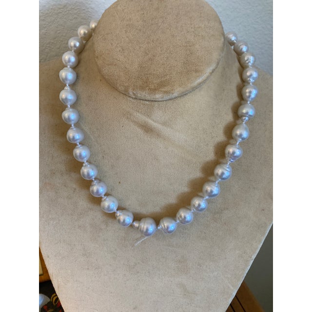 Vintage South Sea Baroque 18k Diamond Clasp Necklace For Sale - Image 11 of 15