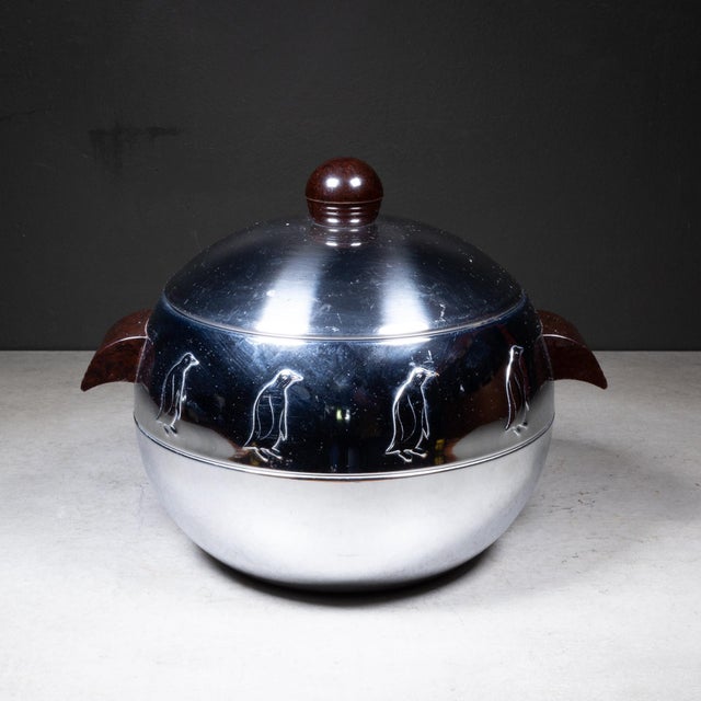 Mid 20th Century Mid-Century Penguin Ice Bucket With Bakelite Handles c.1960 For Sale - Image 5 of 9