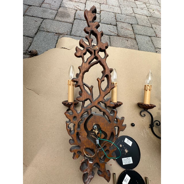 Wood 1990s Roberto Giovannini Art. 1170 Ramage Italian Carved Wood Two - Light Sconces - a Pair For Sale - Image 7 of 10