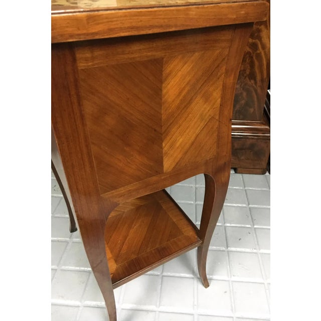 French Louis XV Rosewood and Marble Side Table For Sale - Image 5 of 9