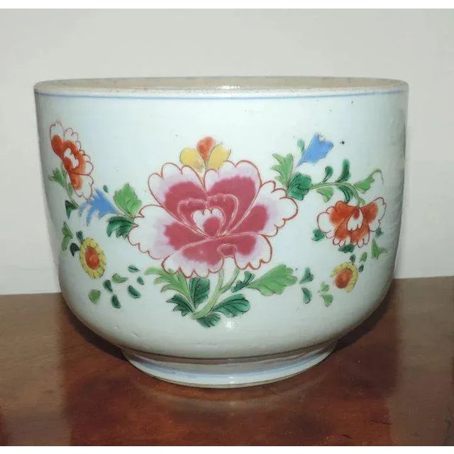 18th Century Chinese Famille Rose Porcelain Urn Bowl or Cachepot Planter Vase For Sale - Image 9 of 11