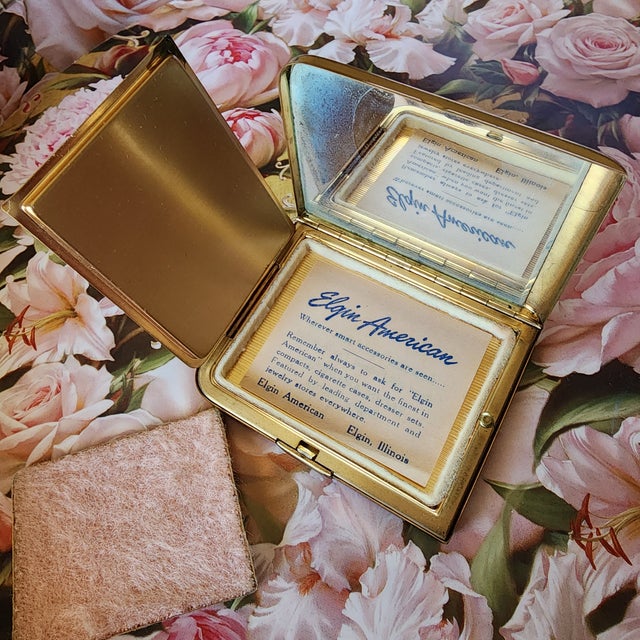 Vintage 1940s Elgin American Brass Compact Mirror Powder Case With Puff & Card For Sale - Image 11 of 13