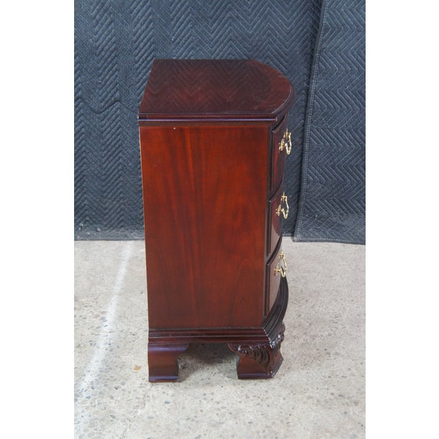 Brown Thomasville 18th Century Flame Mahogany Bow Front Bedside Chests Nightstands, A Pair For Sale - Image 8 of 13