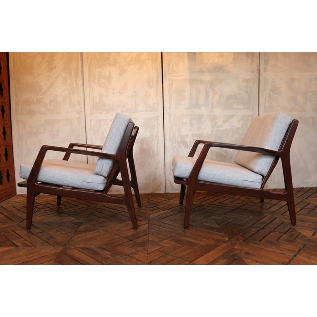 Pair of Ib Kofod-Larsen Danish Modern Sculptural Lounge Chairs — Denmark, 1950s For Sale In Los Angeles - Image 6 of 18