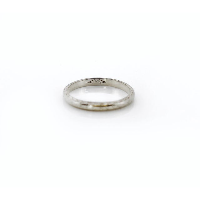 1930s Vintage White Gold Wheat Wedding Band, Size 7.25, Stacking Ring For Sale - Image 5 of 7