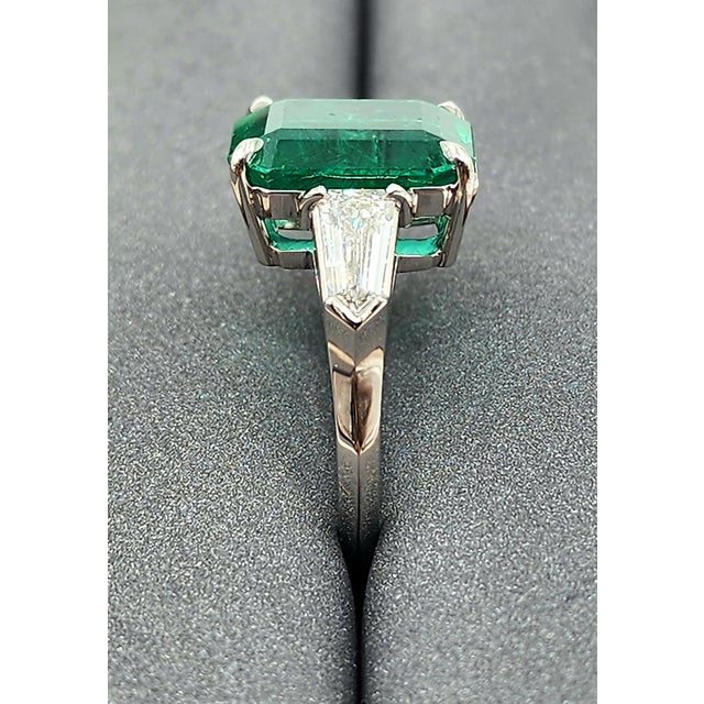 7.64 Ct Gia Certified Natural Zambian Emerald & Diamond Ring Size 7 For Sale - Image 4 of 8