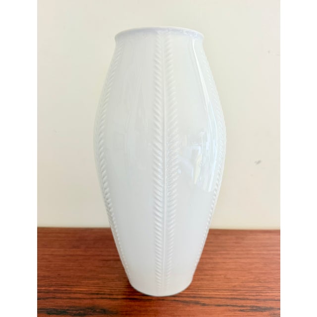 White Vintage German Vase in Porcelain, 1970s For Sale - Image 8 of 8