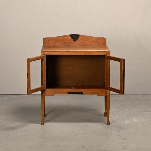 Art Deco Amsterdam School Display Cabinet in Oak, Netherlands, 1930 For Sale - Image 4 of 18