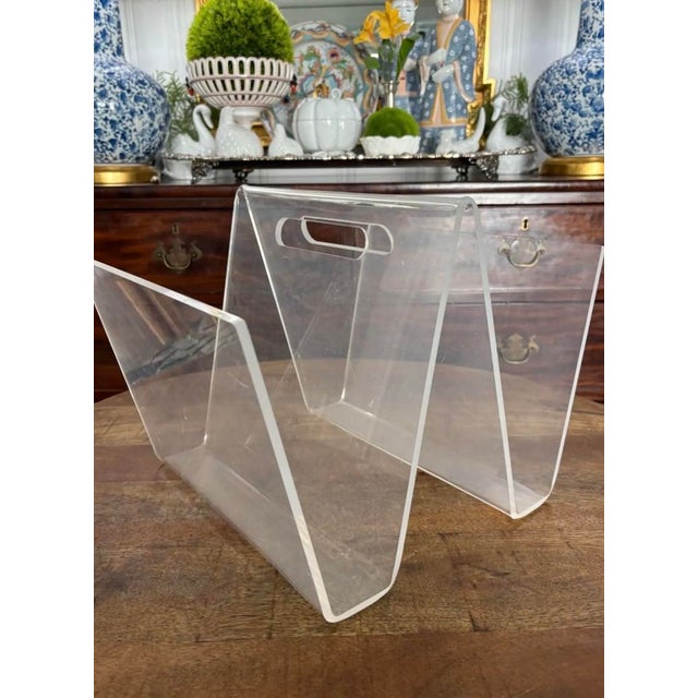 Mid 20th Century Vintage MCM Mid Twentieth Century Modern “W” Form Bent Lucite Acrylic Magazine Rack 1970’s For Sale - Image 5 of 5