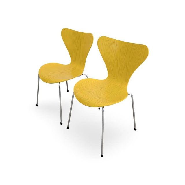 Fritz Hansen Vintage Series 7 Chairs by Arne Jacobsen for Fritz Hansen, Set of 2 For Sale - Image 4 of 9
