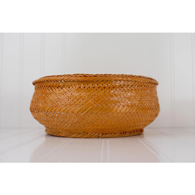 Mid 20th Century Mid 20th Century Vintage Pair of Nesting Baskets From China With a Molly Hatch Daisy Trinket Tray - 3 Pieces For Sale - Image 5 of 13