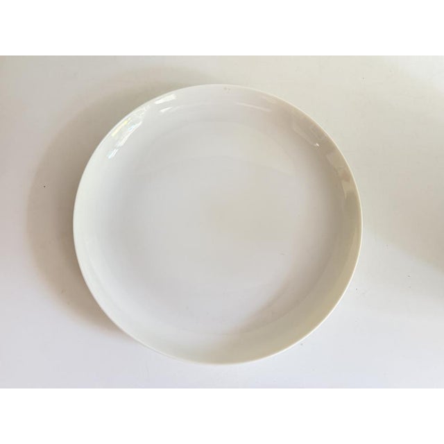 1980s White Gravy Boat with Plate by Tapio Wirkkala for Rosenthal, 1982, Set of 2 For Sale - Image 5 of 7