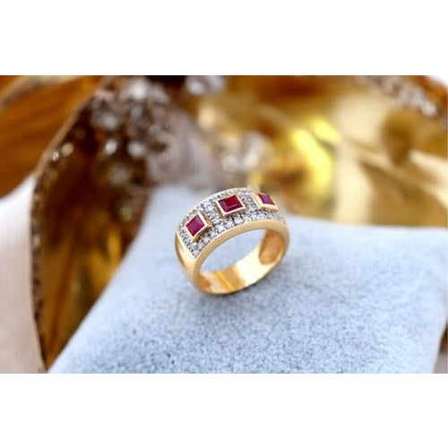 Gold Ring with Diamonds in Brilliant Cut For Sale - Image 3 of 10