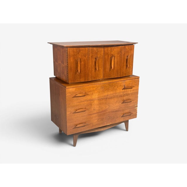 1960s Young Manufacturing, Highboy Dreser, Walnut, Usa, 1960s For Sale - Image 5 of 13