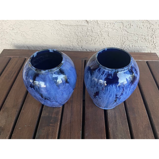 Her are a spectacular set of Brush McCoy iconic blue onyx drip glaze vases. They are in great condition. Dimensions 5.25”...