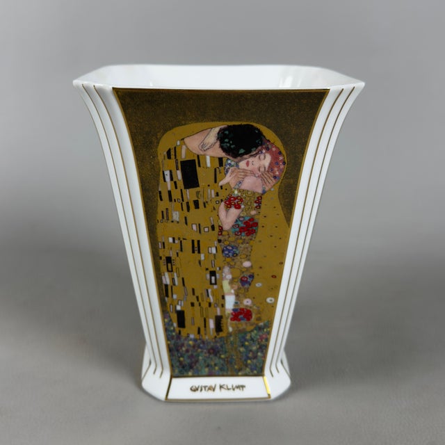 Limited Edition Artis Orbis The Kiss Vase in Porcelain by Gustav Klimt for Goebel, 2000s For Sale - Image 3 of 11