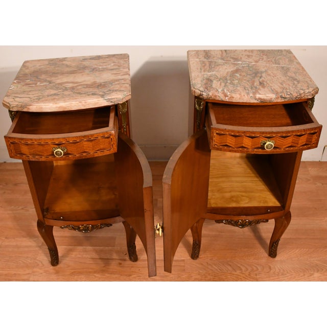 1900 Antique French Louis XV Walnut Inlay & Marble Top Pair Nightstands / Bedside Tables For Sale - Image 10 of 17